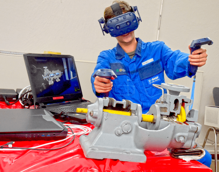 Künftig will die BASF auch VR-Brillen in der Ausbildung einsetzen.