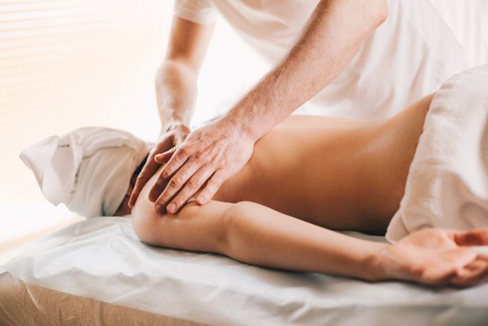 Sanfte Massagen fördern Durchblutung und Regeneration. Foto: canaon5b - stock.adobe.com