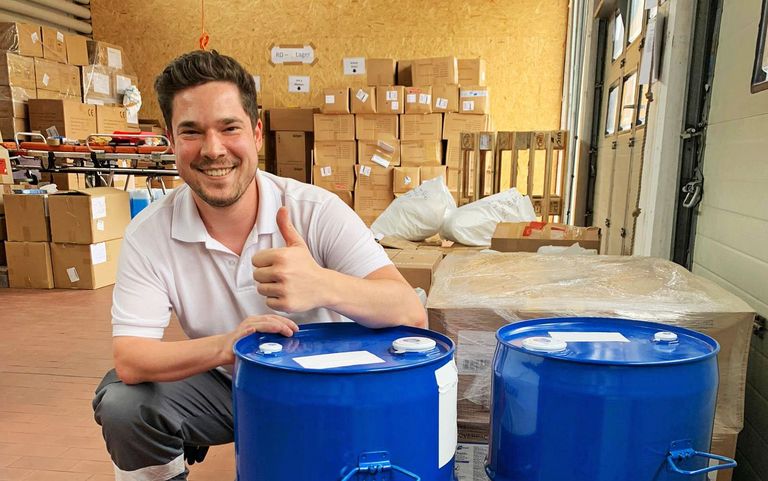 Beschenkt: Das DRK Morsbach freut sich über Desinfektionsmittelspenden. Foto: Werk