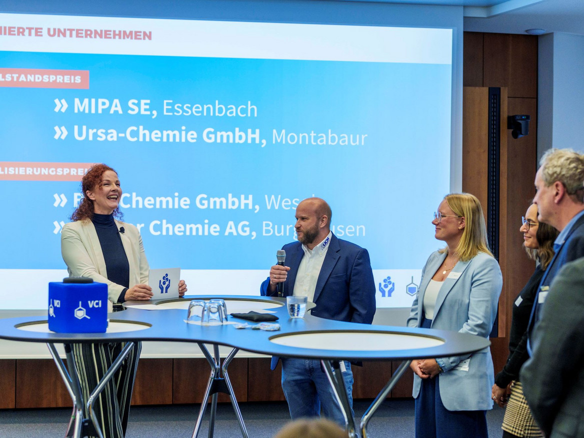 Der Geschäftsführer von Ursa Chemie, Andreas Möller, bei der VCI-Preisverleihung in Frankfurt am Main. Foto: andreas arnold