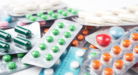Bunte Tabletten in ihren Blister. Foto: ImageFlow/stock.adobe.com