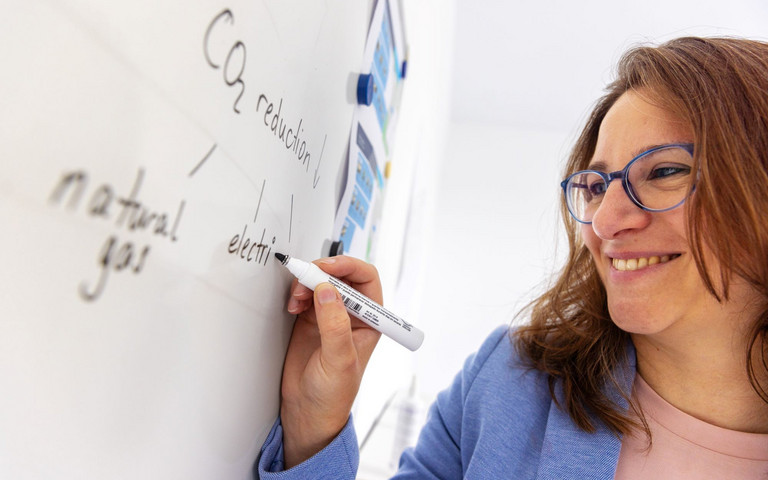 Eva Opitz puts green strategies into practice. Photo: Frank Eppler