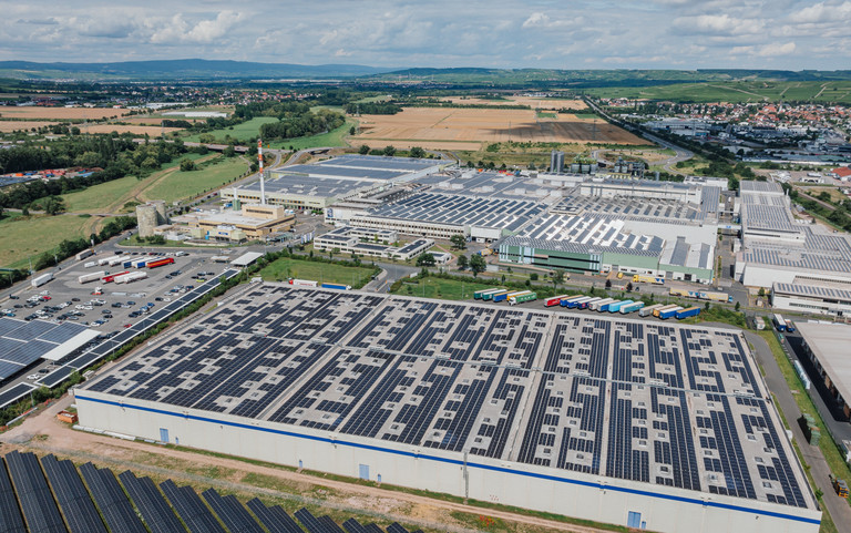 Luftaufnahme von einer Solarfläche bei Bad Kreuznach. Foto: Dominik Garban