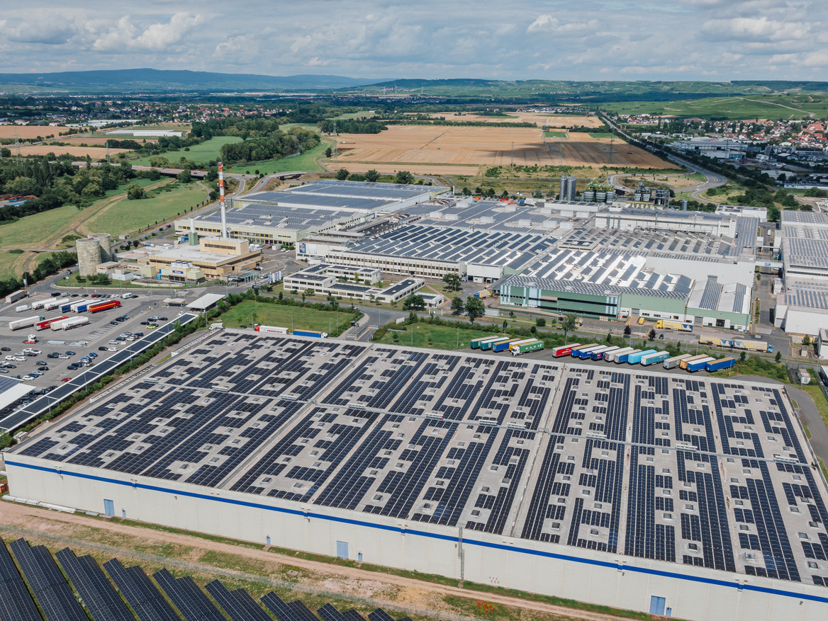 Luftaufnahme von einer Solarfläche bei Bad Kreuznach. Foto: Dominik Garban