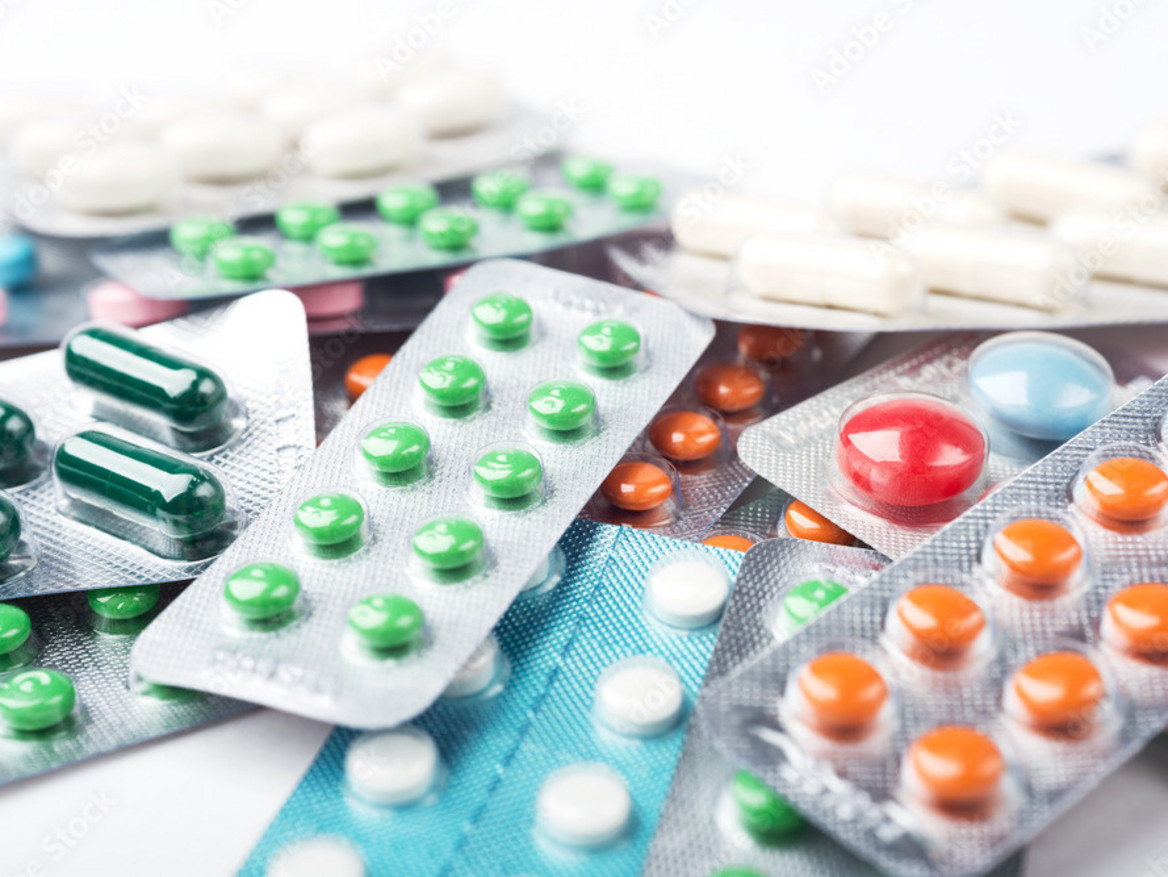 Bunte Tabletten in ihren Blistern. Foto: ImageFlow/stock.adobe.com